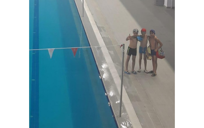 yüzme yarışında 10 farklı kentten gelen minik yüzücüler ter döktü