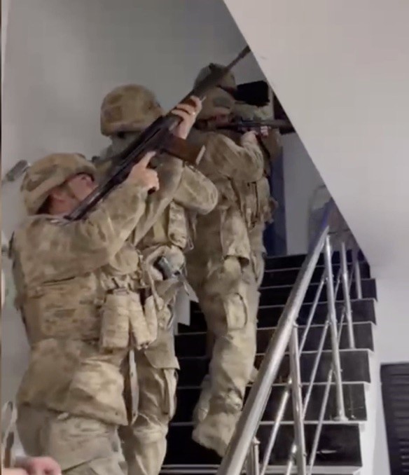 Zehir tacirlerine yönelik düzenlenen operasyonda 5 kişi yakalandı (2)