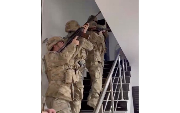 Zehir tacirlerine yönelik düzenlenen operasyonda 5 kişi yakalandı (2)