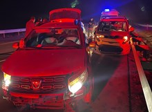 2 araç çarpıştı: 6 yaralı