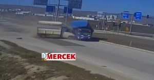 2 kamyonet çarpıştı: 3 yaralı