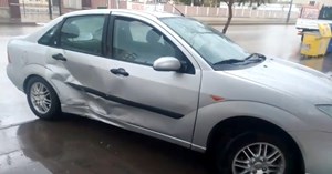 2 otomobil çarpıştı, 14 yaşındaki ehliyetsiz sürücü yaralandı