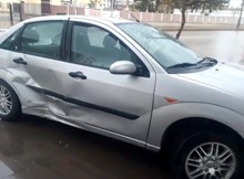 2 otomobil çarpıştı, 14 yaşındaki ehliyetsiz sürücü yaralandı