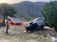 2 otomobil çarpıştı: 2 yaralı