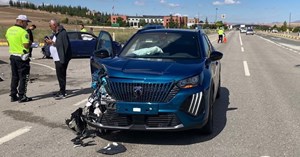 2 otomobil çarpıştı: 2 yaralı