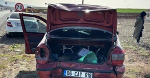 2 otomobil çarpıştı: 3 yaralı