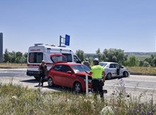 2 otomobil çarpıştı: 4 yaralı