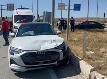 2 otomobil çarpıştı: 4 yaralı