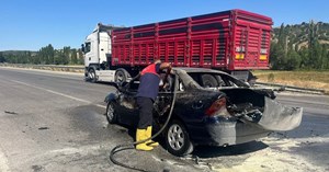 2 otomobil çarpıştı: 4 yaralı