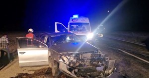 2 otomobil kafa kafaya çarpıştı: 4 yaralı