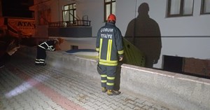 3 katlı binanın çatısına çıktı, polis ikna etti