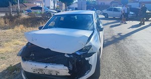 3 otomobil çarpıştı: 3 yaralı