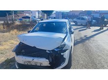 3 otomobil çarpıştı: 3 yaralı