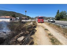 Akaryakıt istasyonu yanında yangın