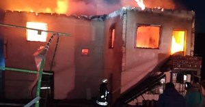 Alevlere teslim olan ev kullanılmaz hale geldi