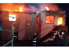 Alevlere teslim olan ev kullanılmaz hale geldi