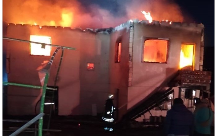 Alevlere teslim olan ev kullanılmaz hale geldi