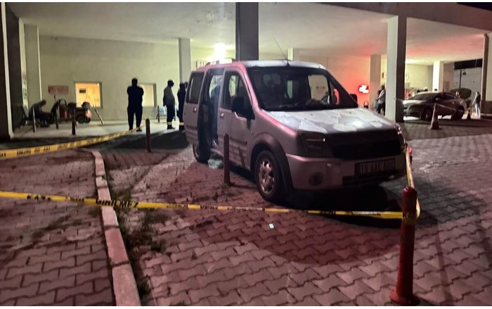 Araç içinde tabanca ateş aldı, 1 kişi ağır yaralandı