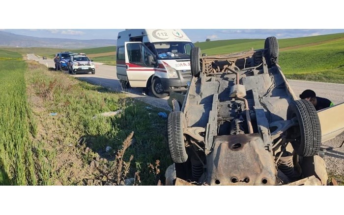 Araç takla attı, 4 kişi yaralandı