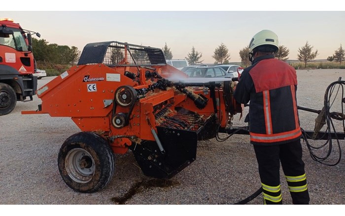Balya makinesi yandı