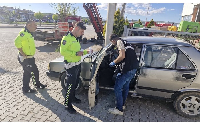 Çaldıkları otomobille drift attılar