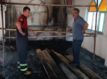 Camide çıkan yangını itfaiye söndürdü