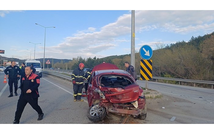 Çorum’da 2 otomobil çarpıştı: 3 yaralı