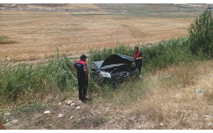 Çorum’da otomobil şarampole uçtu: 2 yaralı