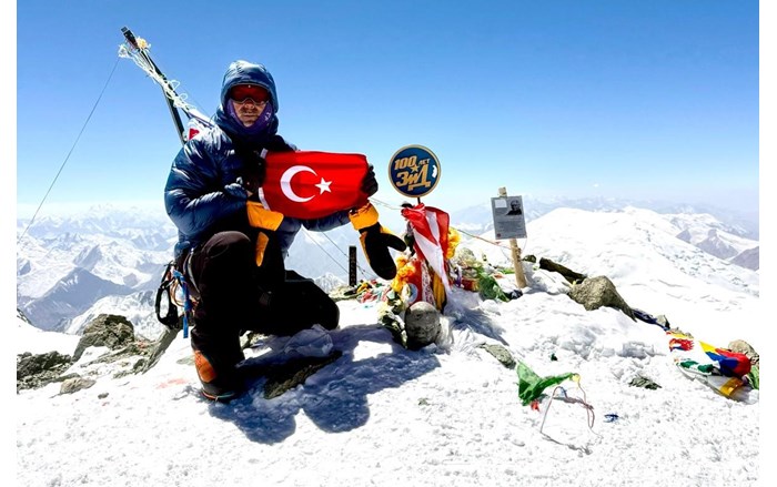 Çorumlu sporcudan Kırgızistan dağlarında 30 Ağustos kutlaması