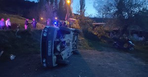 Devrilen otomobildeki 1 kişi yaralandı