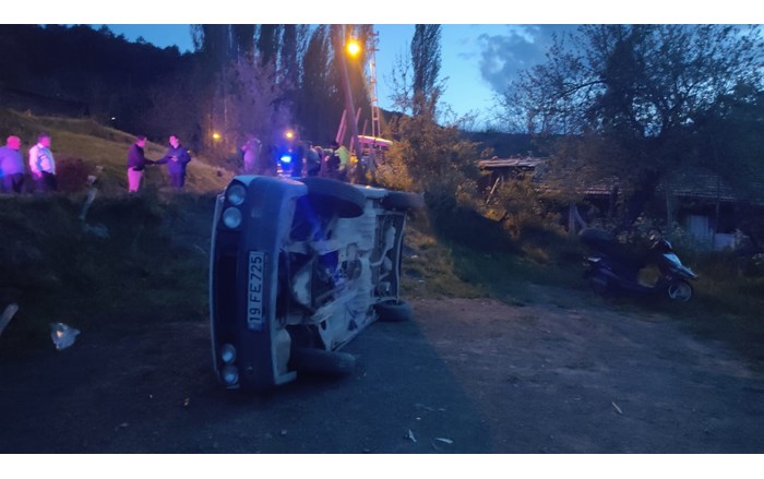 Devrilen otomobildeki 1 kişi yaralandı