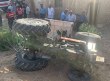 Devrilen traktörün sürücüsü yaralandı