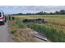 Düğünden dönen minibüs devrildi: 17 yaralı