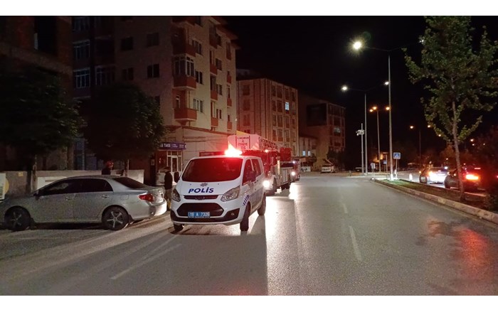 Genç kız, polisin müdahalesi ile kurtarıldı