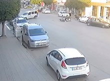 Hafif ticari araç ile motosiklet çarpıştı: 2 yaralı
