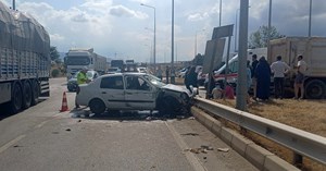 Kamyon ile otomobil çarpıştı: 4 yaralı