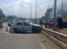 Kamyon ile otomobil çarpıştı: 4 yaralı