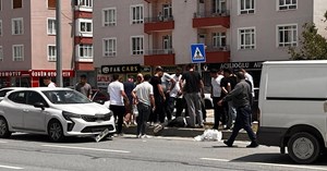 Karşıya geçmek isteyen yayaya otomobil çarptı