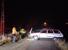 Kaza yapan sürücü, aracını bırakıp hastaneye gitti