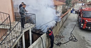 Kömürlük yangınını itfaiye söndürdü