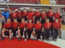 Minik pehlivanlardan altın madalya yağmuru