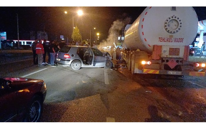 Otomobil, akaryakıt tankeriyle çarpıştı: 1 ölü