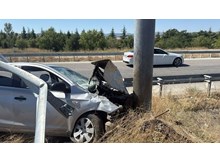 Otomobil bariyerlere çarptı: 1 yaralı