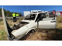 Otomobil bariyerlere çarptı: 2 yaralı