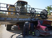 Otomobil biçerdöverin altında kaldı: 1 ölü