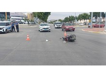 Otomobil ile çarpışan elektrikli motosiklet sürücüsü ağır yaralandı