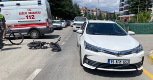 Otomobil ile elektrikli bisiklet çarpıştı: 1 yaralı