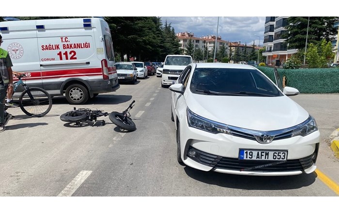 Otomobil ile elektrikli bisiklet çarpıştı: 1 yaralı