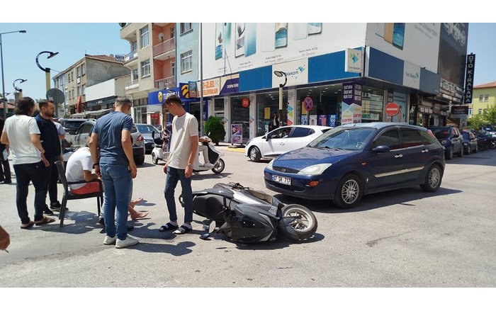 Otomobil ile motosiklet çarpıştı: 1 yaralı