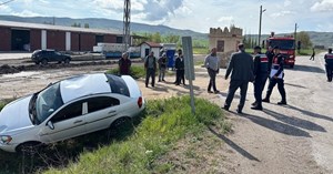 Otomobil menfeze düştü: 1 yaralı